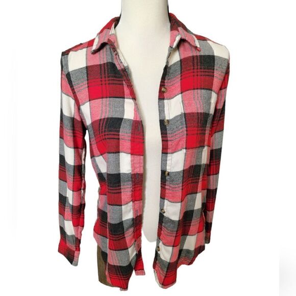 American Eagle Super soft plaid button down long sleeve shirt - Picture 2 of 7